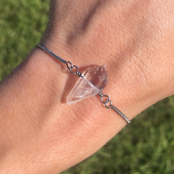 Fine Crystal Clear Quartz 🔴 - Picture 1 of 4